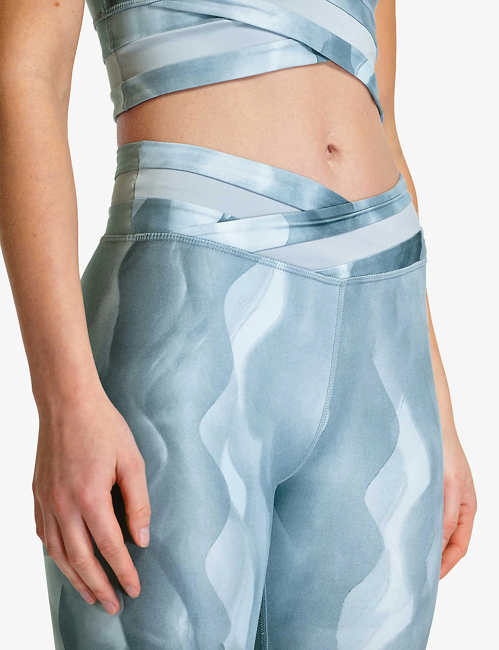 Sweaty Betty All Day Graphic-print Wrap-waist 7/8 Stretch-woven Leggings 5 Sweaty Betty All Day Graphic-print Wrap-waist 7/8 Stretch-woven Leggings - Image 5