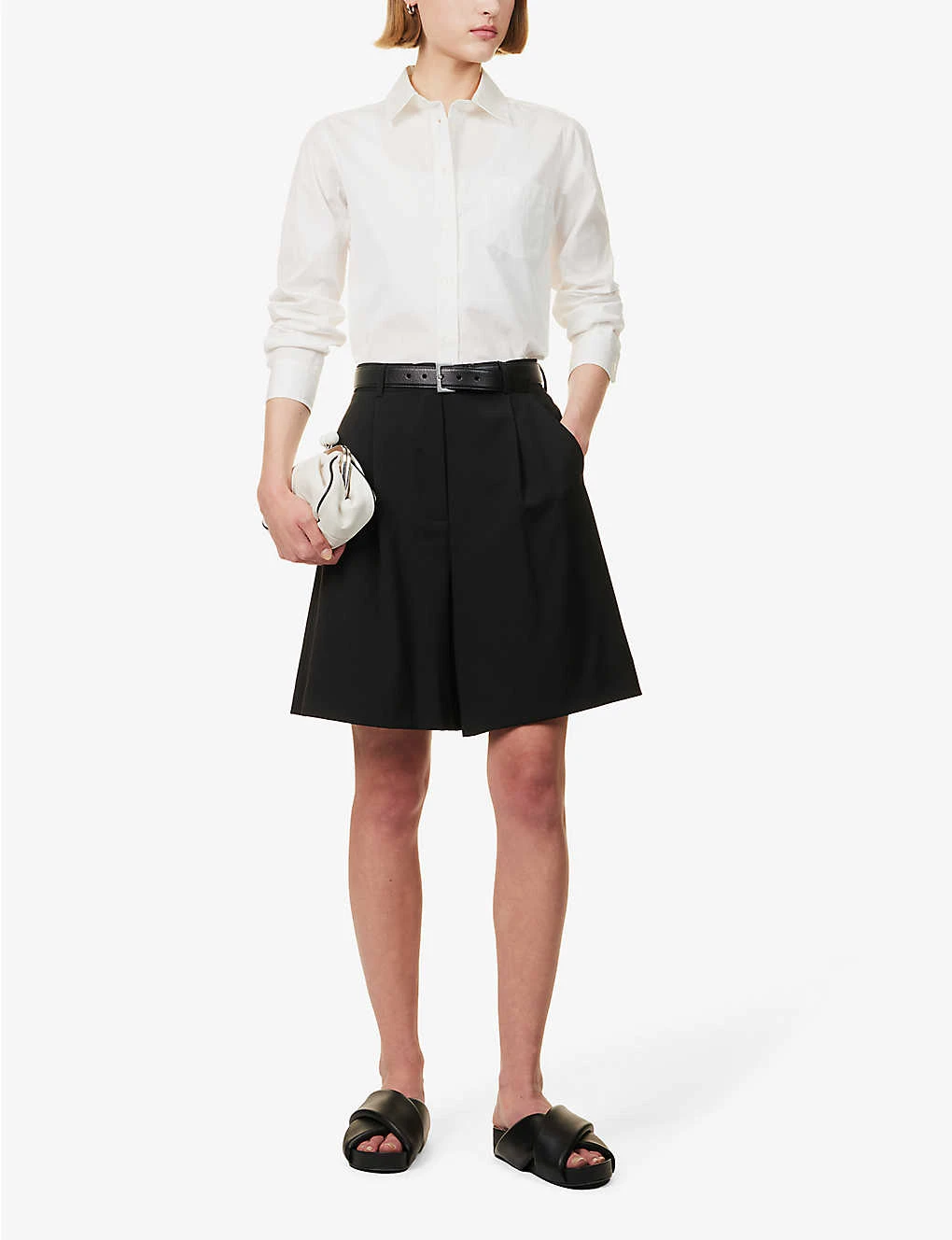 Weekend Max Mara Belbo Pleated Mid-rise Regular-fit Wool Shorts 2 Weekend Max Mara Belbo Pleated Mid-rise Regular-fit Wool Shorts - Image 2